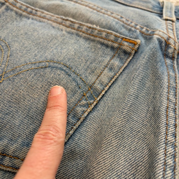 Levis 501 Jeans Womens 25 Medium Wash Distressed Thrashed Button Fly Retro - Picture 14 of 14